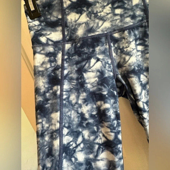 ATHLETA Blue Tie Dye Extra Small EUC Leggings Watercolor Yoga Stretch Tights - Picture 3 of 10